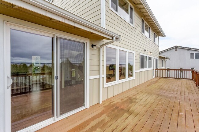 Building Photo - Large 4 Bedroom Edgemoor Home w/ Mother-in-law Suite