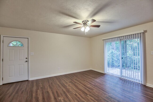Building Photo - 1219 Crestview Ave