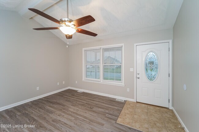 Building Photo - 585 Tecumseh Dr