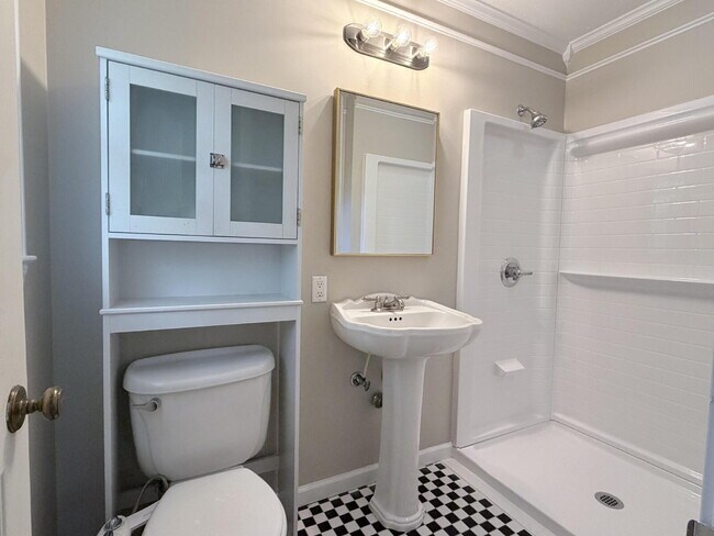 Building Photo - 725 Wildflower Ln