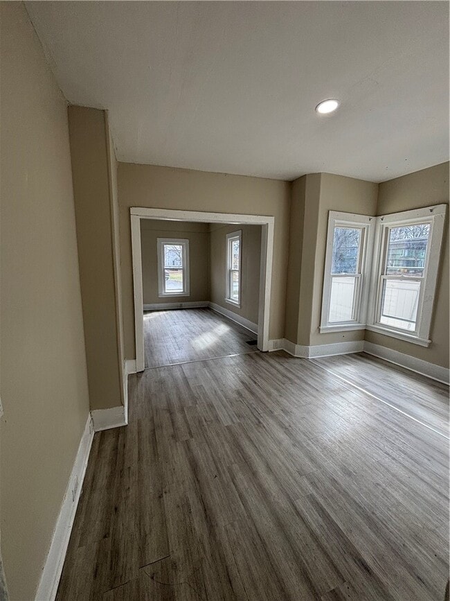 Building Photo - 373-375-375 Diven Ave