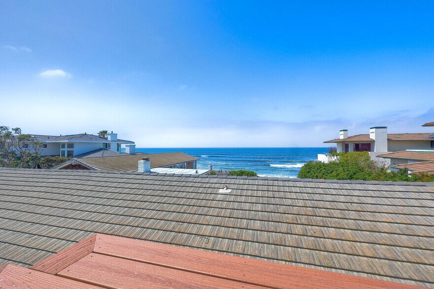 Building Photo - 5051 Shore Dr