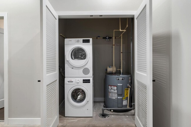 Building Photo - 205 W 4th St