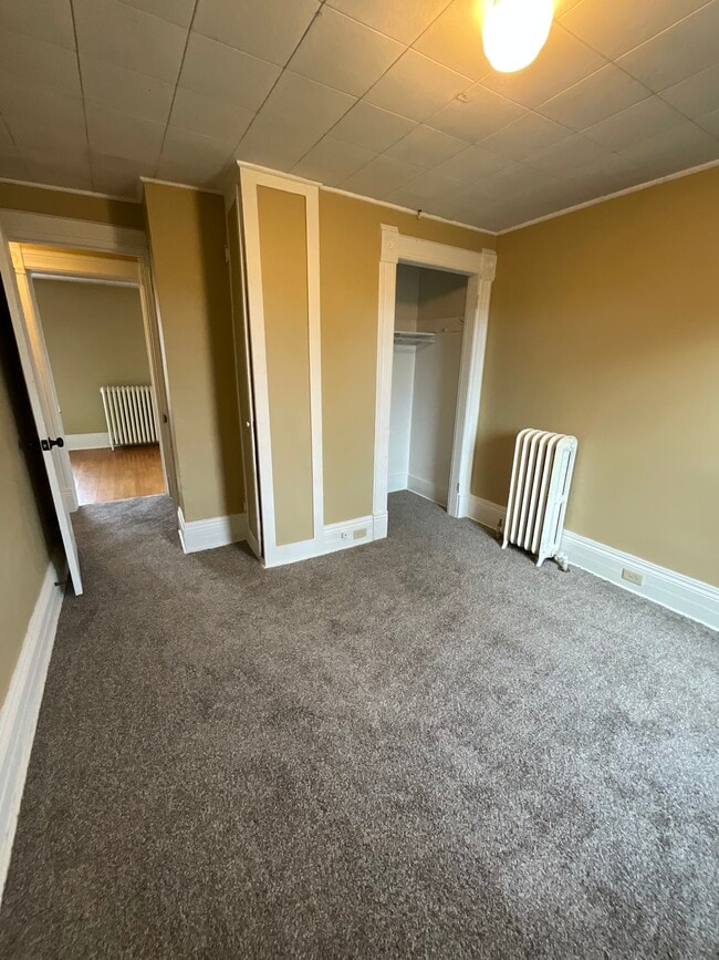 Building Photo - 1324 E 2nd St