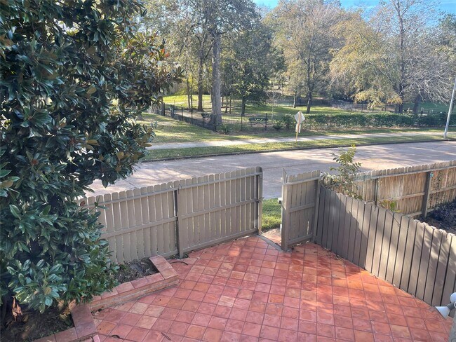 Building Photo - 12315 Glenview Dr