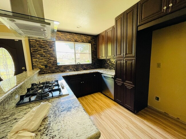 Building Photo - Coming soon! 3 bed, 2 Bath in centrally located community of Redlands