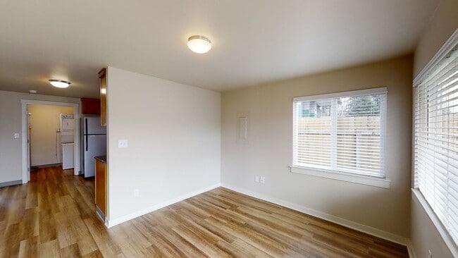 Building Photo - Charming 2 Bedroom Duplex - Granite Counters, Plank Flooring, Fully Fenced, Storage Shed!