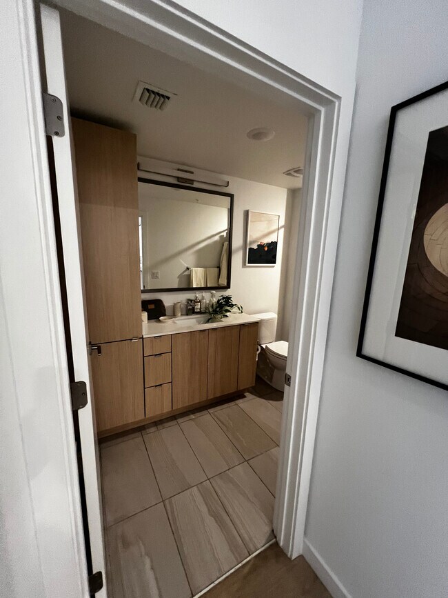 Building Photo - 572 S Biscayne River Dr