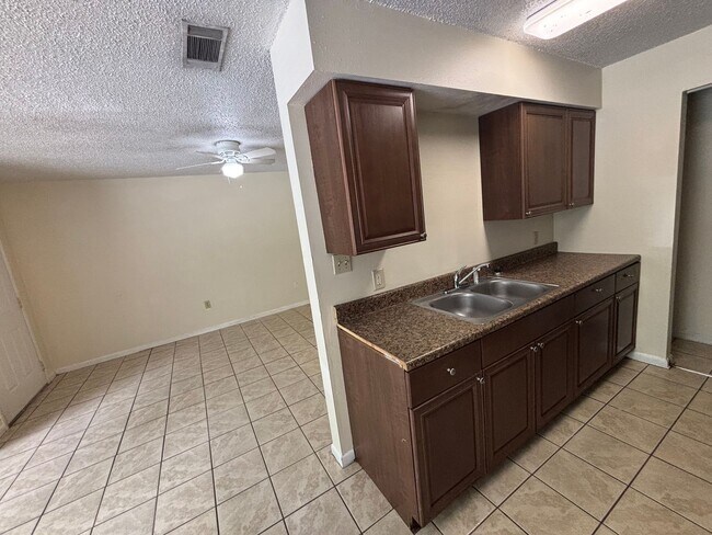Building Photo - 904 SW 62nd Terrace