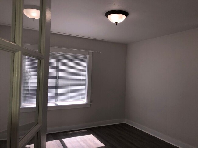 Building Photo - 1835 Estudillo St