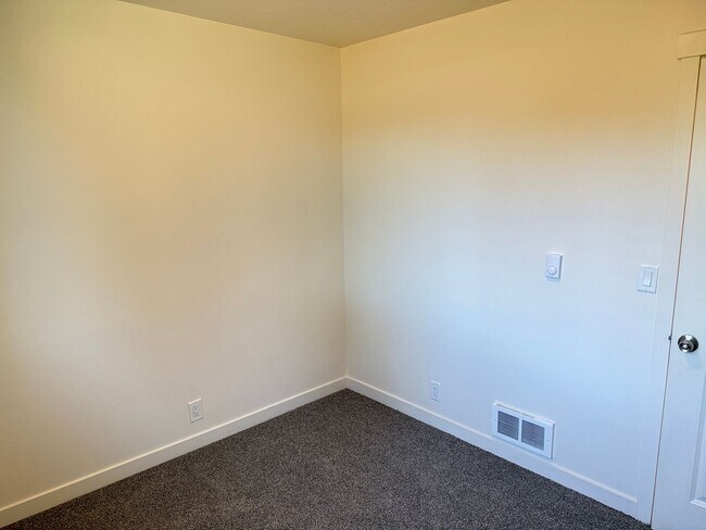 Building Photo - 1246 Hughes St