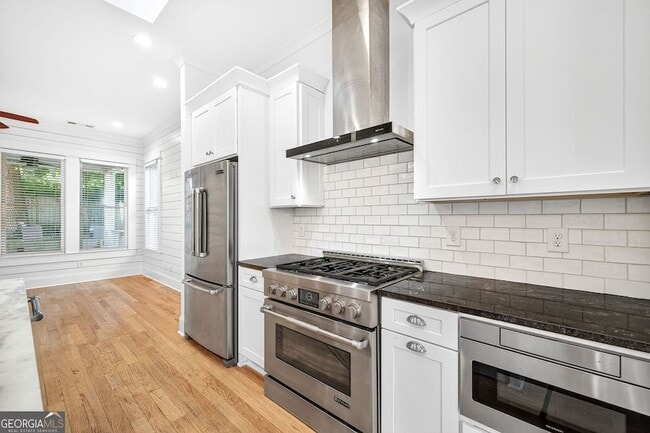 Building Photo - 523 Irwin St NE