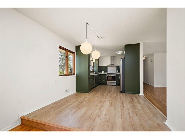 Building Photo - 953 Redwood Dr