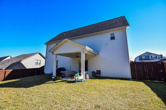 Building Photo - 4 Bedroom 3.5 Bath, No Pets