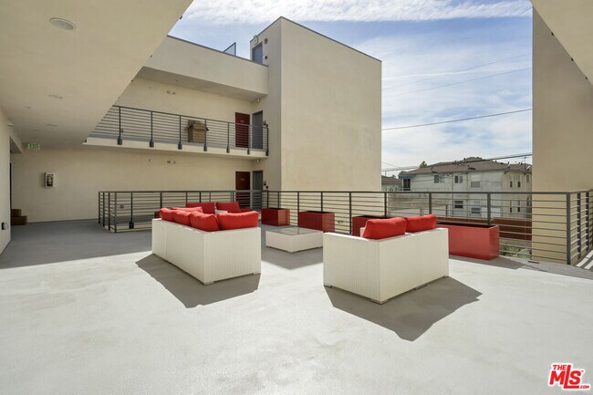 Building Photo - 6925 Knowlton Pl