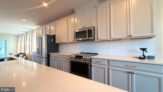 Building Photo - 10552 Neil Armstrong Way
