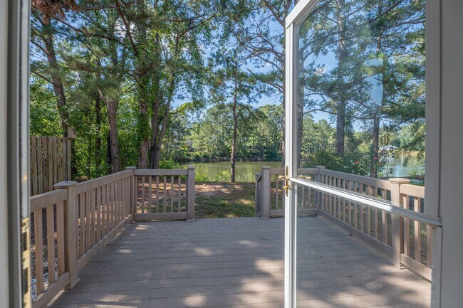 Building Photo - 315 Southbank Dr