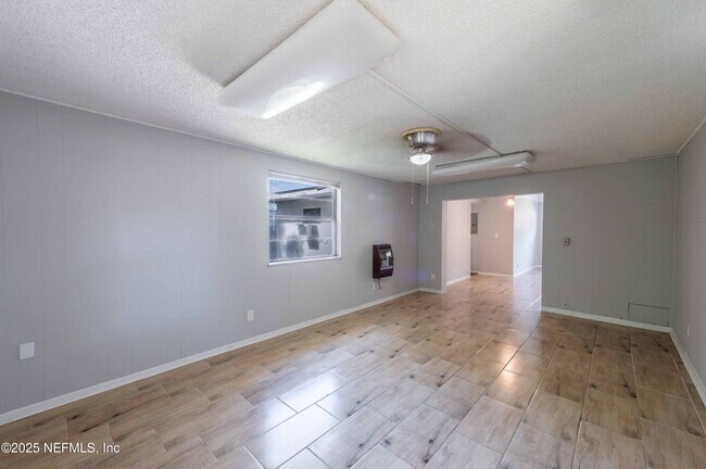 Building Photo - 777 La Marche Dr