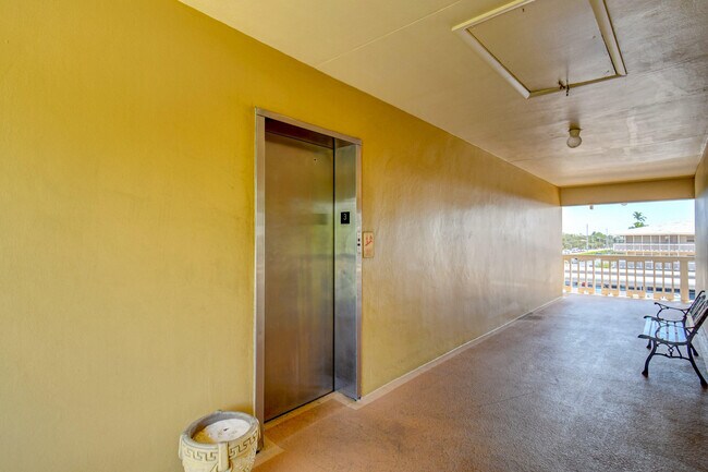 Building Photo - 1200 SW 12th Ct