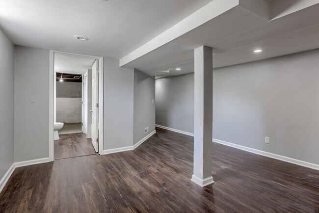 Building Photo - 1240 S 15th St
