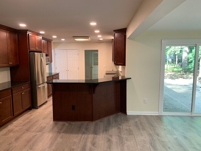 Building Photo - 207 Mill Neck Rd