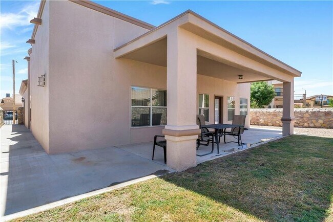 Building Photo - Sandstone Ranch Estates El Paso 3 Bed Refrig A/C!