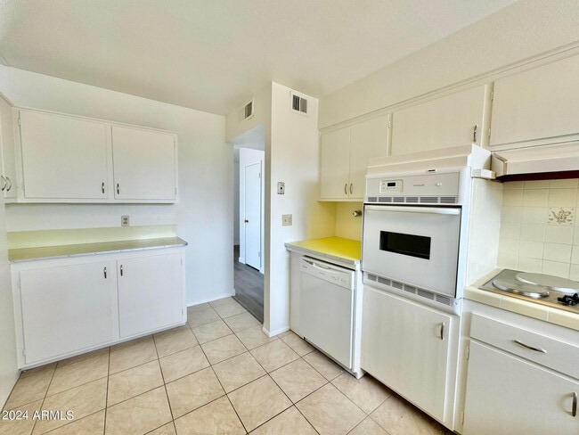 Building Photo - 11013 N 110th Dr