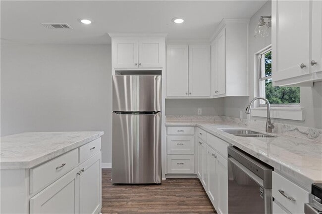 Building Photo - Charming Remodeled Home on Half an Acre in Lott, TX!