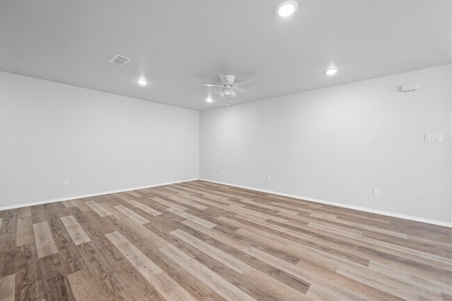 Building Photo - 5609 Jarvis St