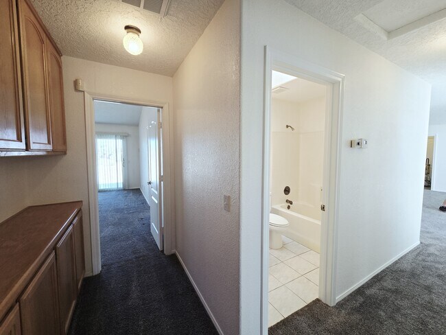 Building Photo - 250 Comstock Ave