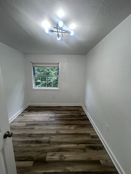 Building Photo - 237 Waddell Cir