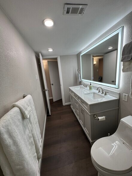 Building Photo - 4512 Amesbury Dr