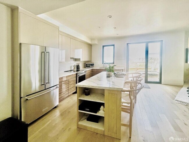Building Photo - 3535 Wawona St