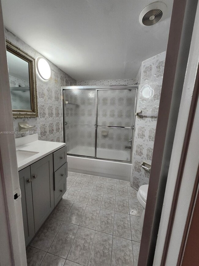 Building Photo - 212 Lake Pointe Dr