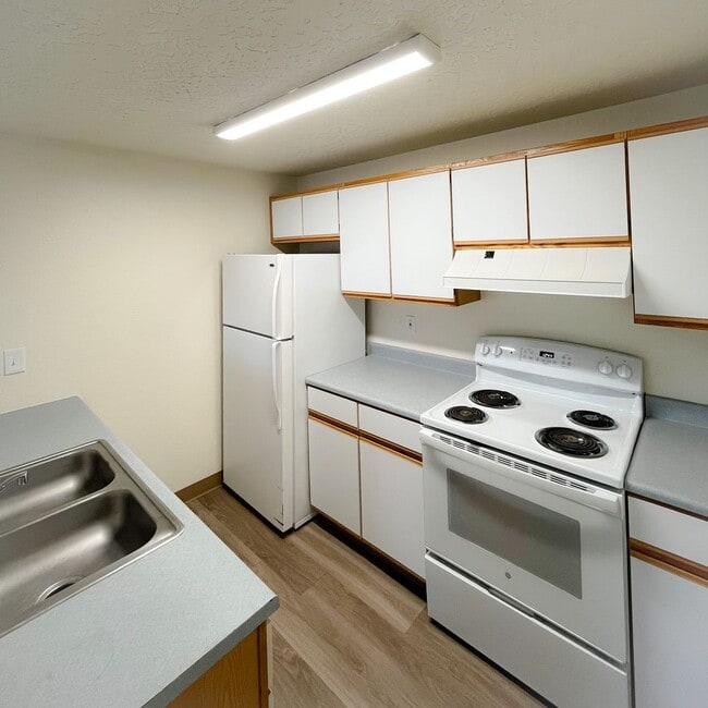 Building Photo - 3173 S Apple St