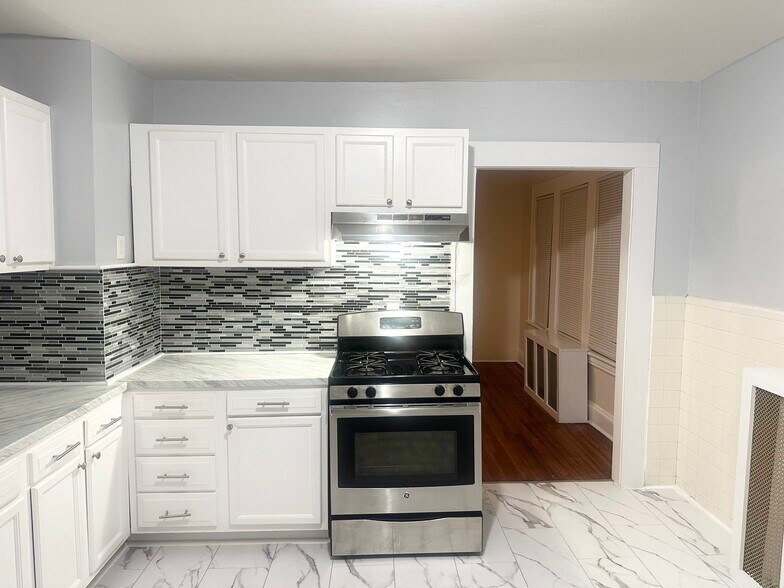 Building Photo - 285 Bronx Ave
