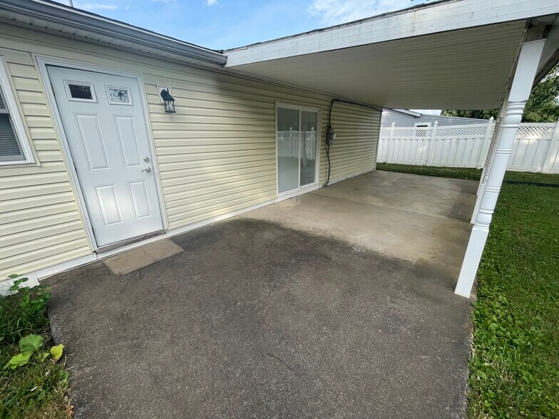 Back Porch and Slider from kitchen/Eating Area - 16 Slate Hill Rd