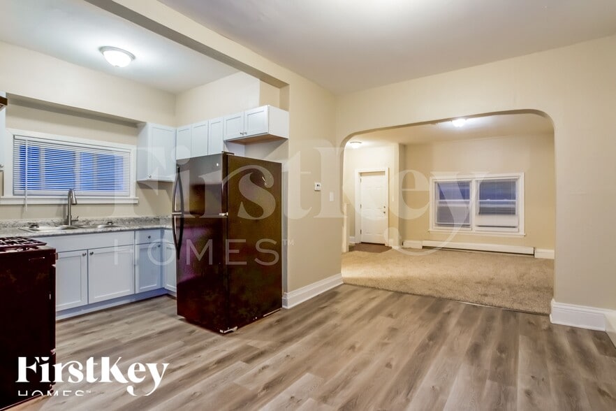 Building Photo - 709 Porter St