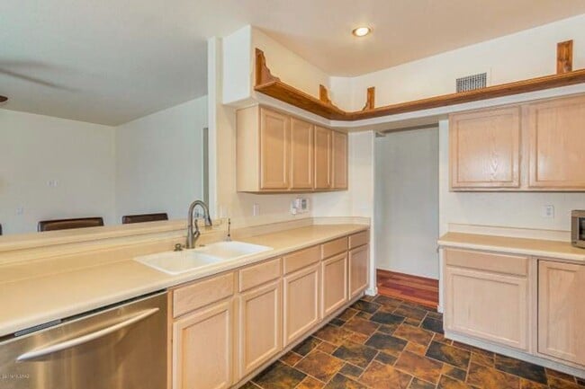 Building Photo - Charming Spacious 4 Bed. 3 Ba. Home with 3 Car Gar. Located the Desirable Continental Ranch