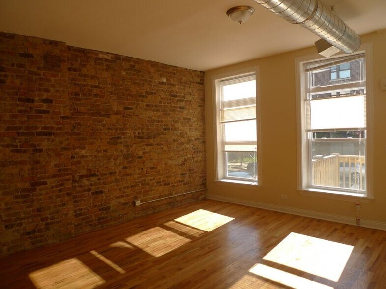 Building Photo - 1318 N Wood St