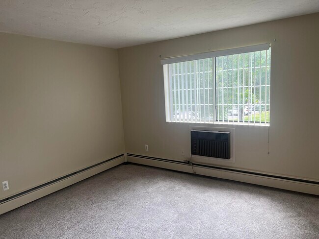 Building Photo - 383 Huse Rd
