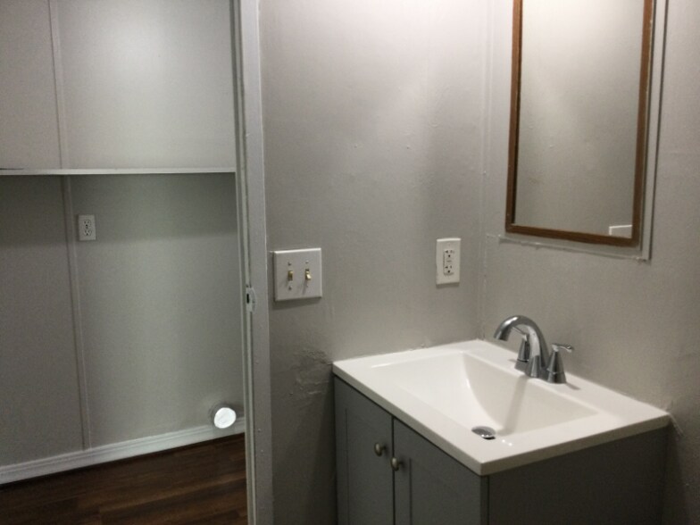 Building Photo - 906 FM247