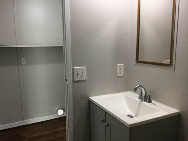 Building Photo - 906 FM247