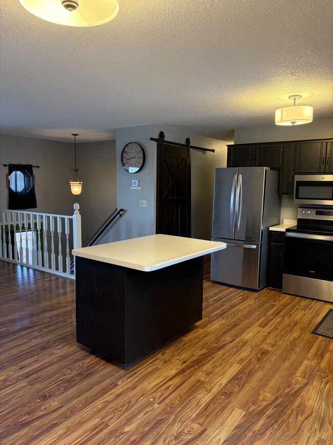 Building Photo - 1018 N Benton Dr