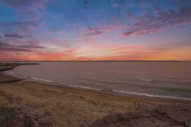 Building Photo - 3929 Roma Ct