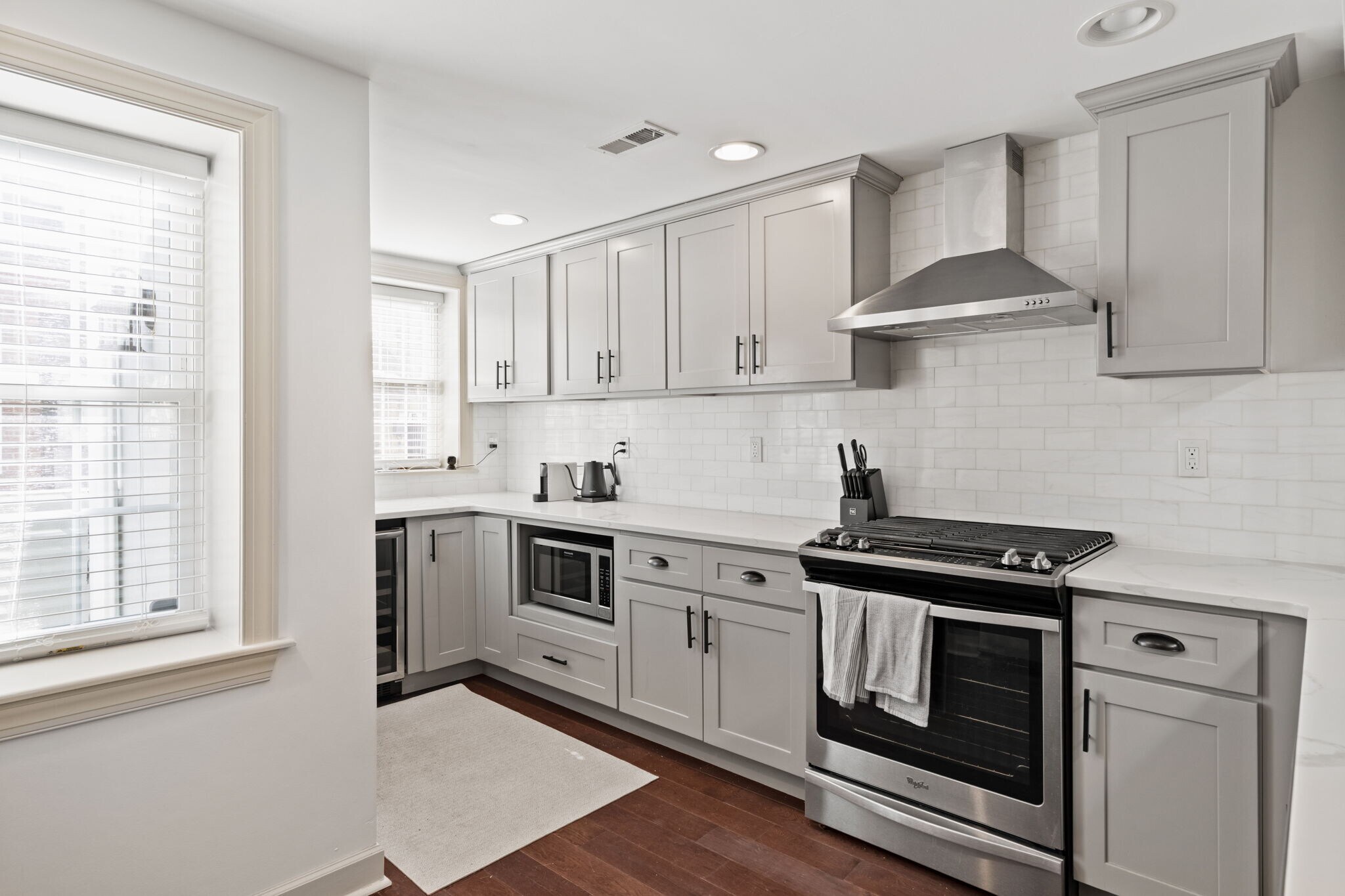 Building Photo - 710 Clymer St