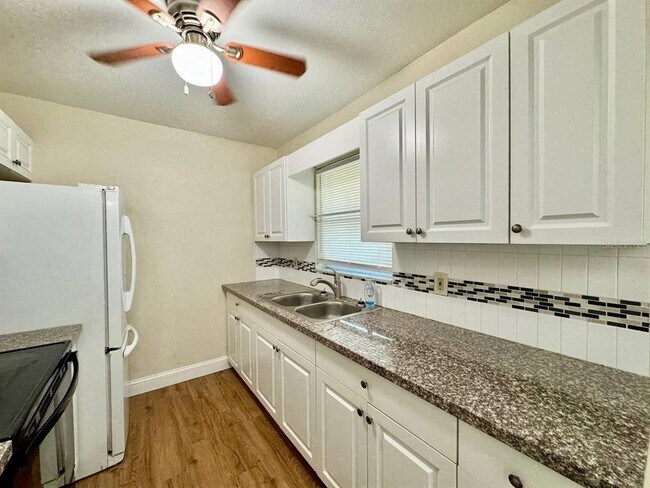 Building Photo - 865 Trotter Rd