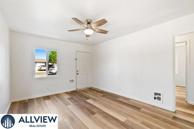 Building Photo - 452 S Shaffer St