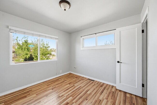 Building Photo - $2,245.95 -  2 bed, 1 bath located in Denver with a big backyard and In Unit Laundry!