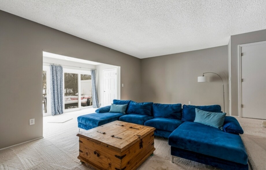 Building Photo - 1407 Doolittle Dr